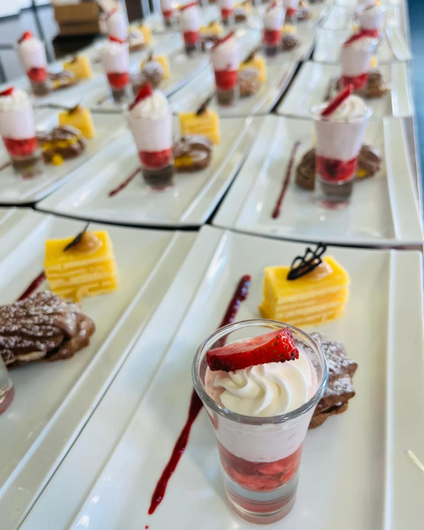Postres individuales preparados para compartir